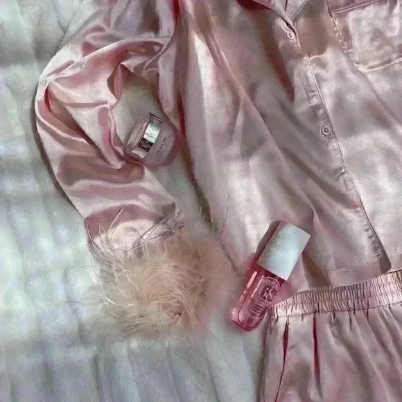 Satin PJ set fur lined from Nasty Gal - Picture 3 of 3